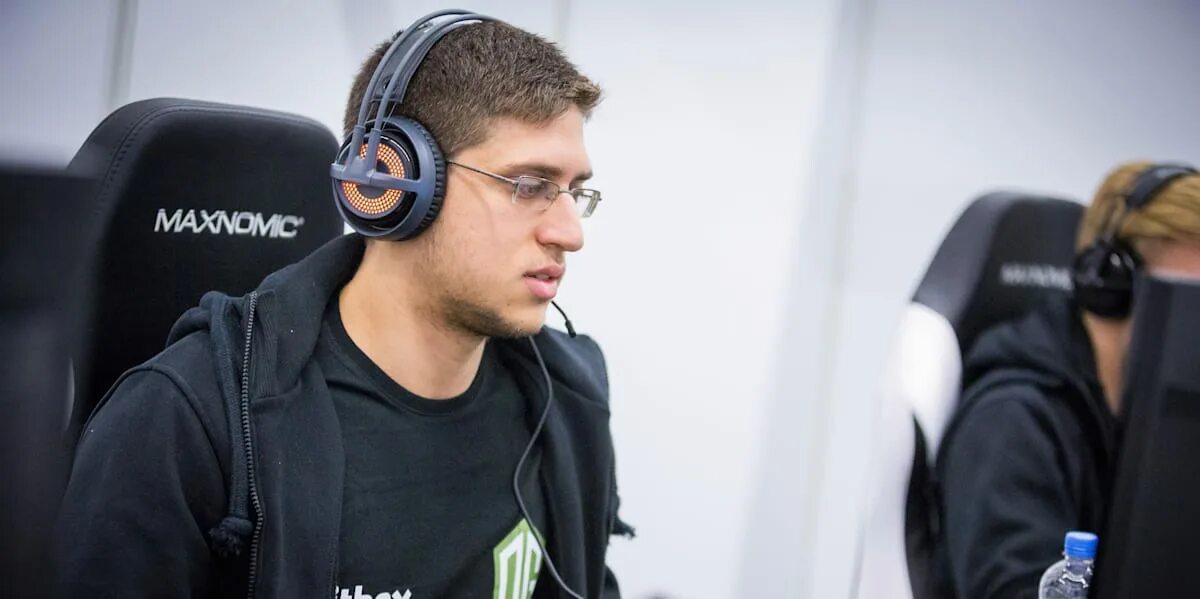 Eg dota fly. Fly gamer. Fly gamer. Xflu. Fly dota 2 игрок.