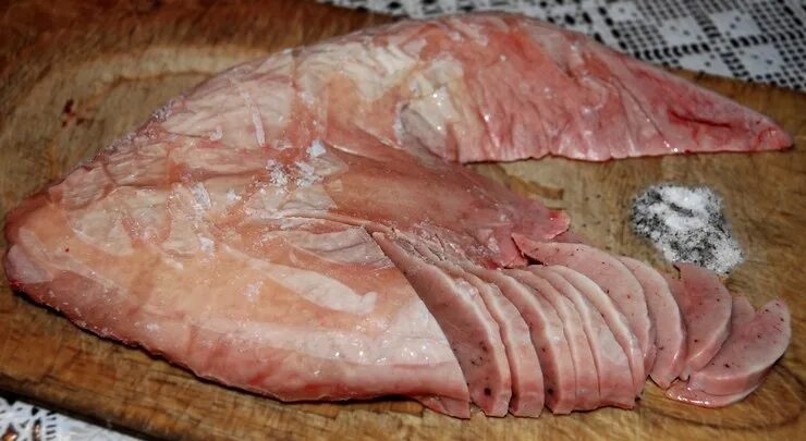 Салат из печени трески с оливками - кулинарный рецепт