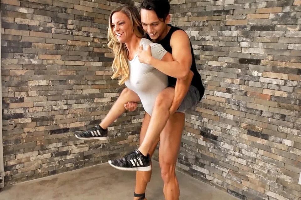 Goddess gia lift carry. Семенович lift carry. Lift carry fat man. Семенович lift carry. Лифт энд керри акробатика.