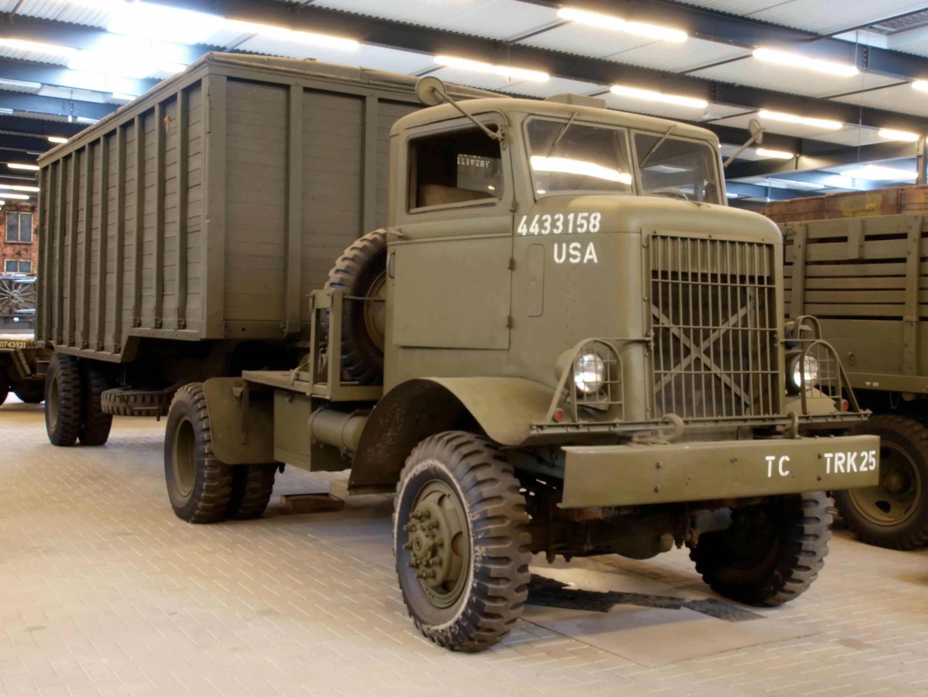 Грузовик второй мировой. G510 Autocar u7144t,. Autocar 7144t. Autocar u-7144-t 4x4 tractor. Американские Грузовики Autocar.