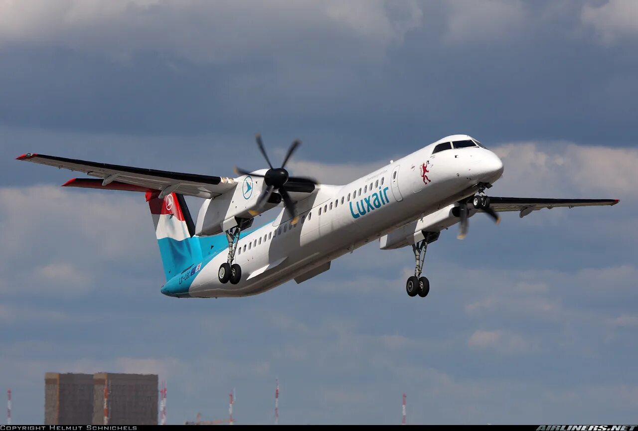 Самолёт Бомбардье DHC-8 q400. DHC 8-400.