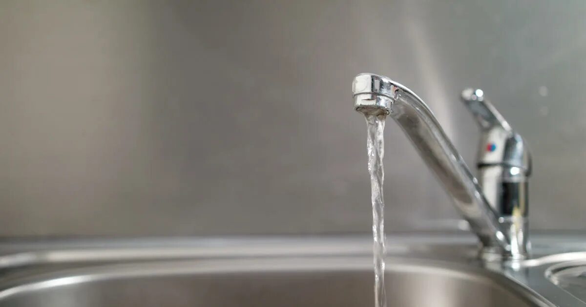 Питьевая вода из под крана. Contaminated water in the glass png. Холодная вода. Водопроводная вода. Водопроводная вода.
