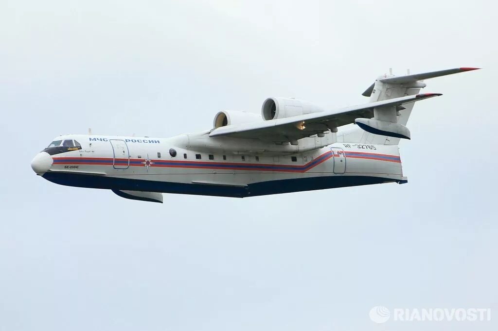 Самолет ил 76 тд. Ил 76 мчс в полете. Мчс ил 76 дт. Ил-76 мчс россии. Ил бе 200.