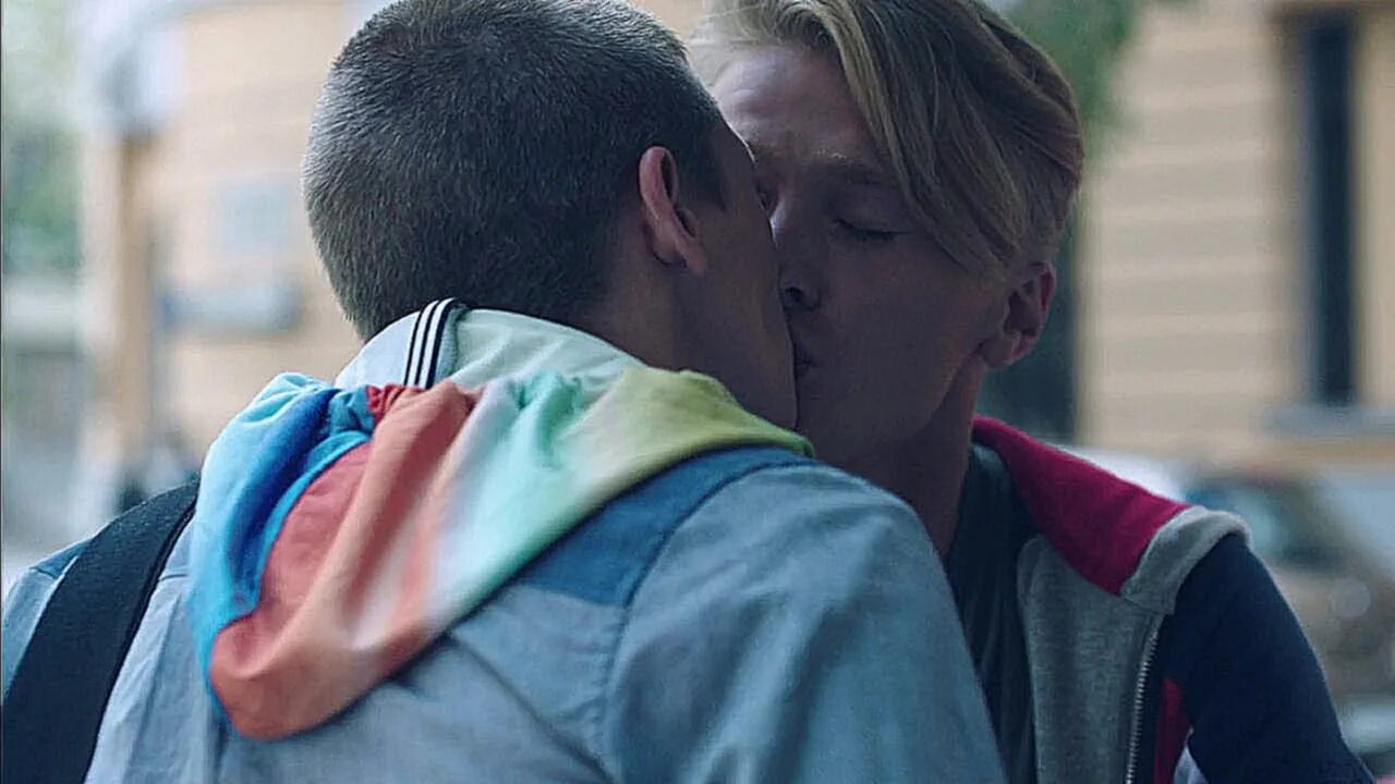 Капля измены. Сериал измены слава и антон. вячеслав чепурченко измены. сериал измены поцелуй славы и антона. слава чепурченко измены.