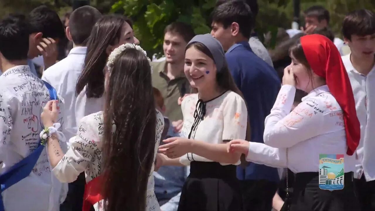 Город даг огни 2 школа. Махачкала мамедкала. Дагестанский звонок. В махачкале последний звонок школе. Школа 11 кизляр.