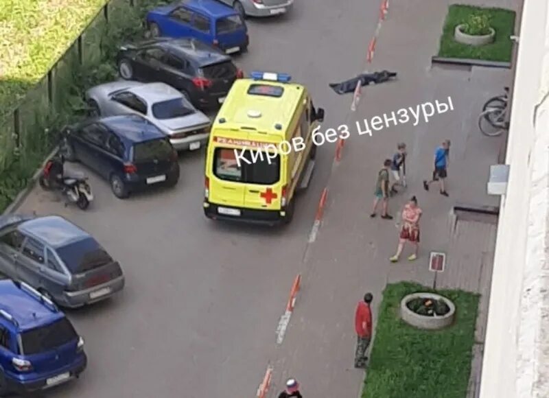 14 летняя девочка выпала из окна. 4 выпала. Девушка выпавшая из окна. Вольт игрушка бравл старс. Во владимире девушка выпала из окна.