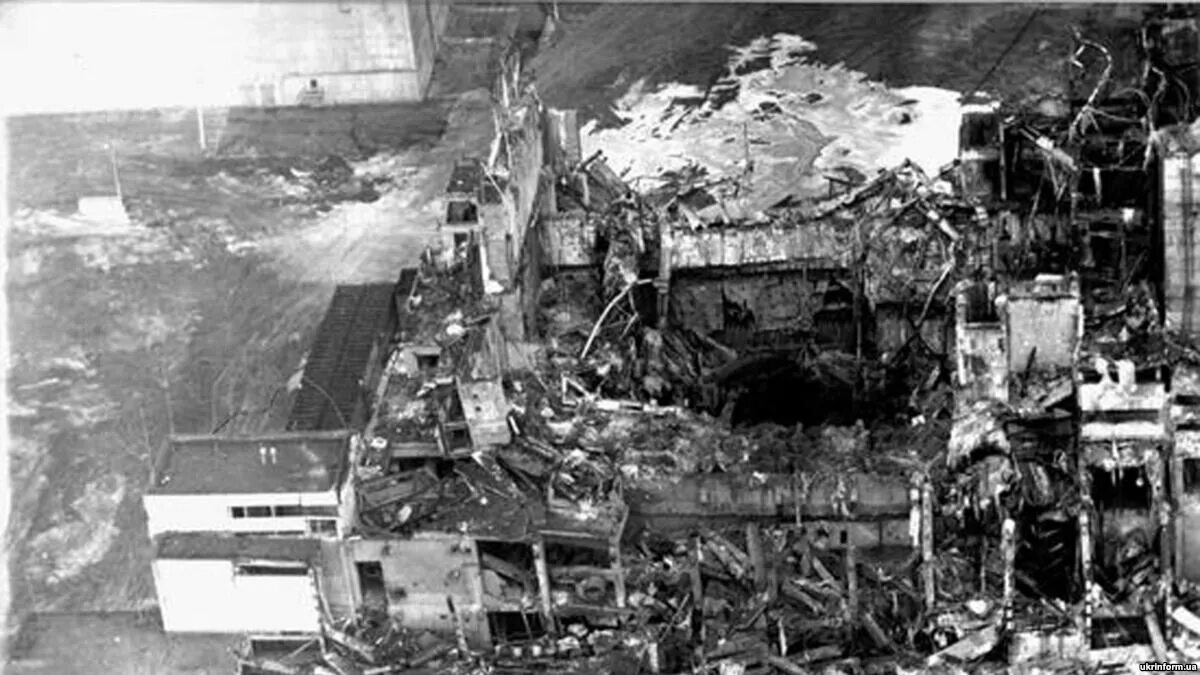 Катастрофа на аэс 1986. Чернобыль авария 1986. Чернобыль 1986 26. ЧАЭС авария. Чернобыльская АЭС момент взрыва.