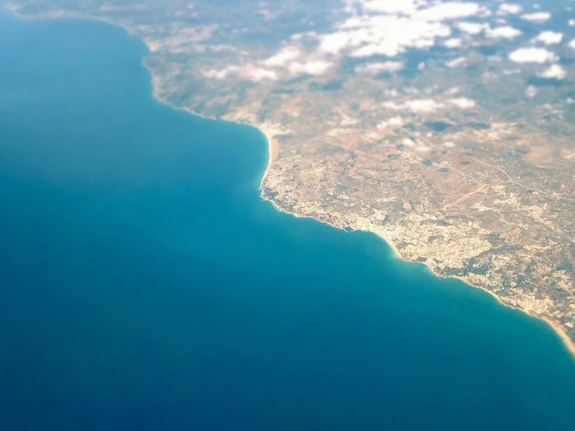 Как называется море и суша. Гибралтарский пролив атлантида. море с высоты. море с высоты птичьего полета. море вид с высоты.