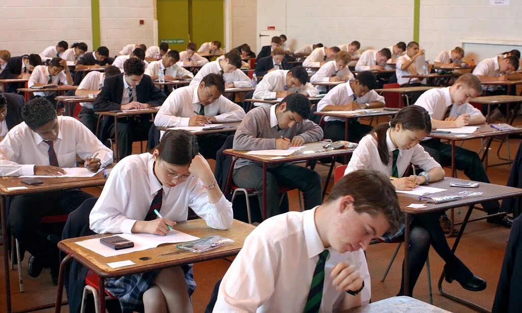 Экзаменов в средних школах. Экзамен в англии gcse. экзамены в англии в школах. старшая школа в сша. старшая школа сша экзамен.