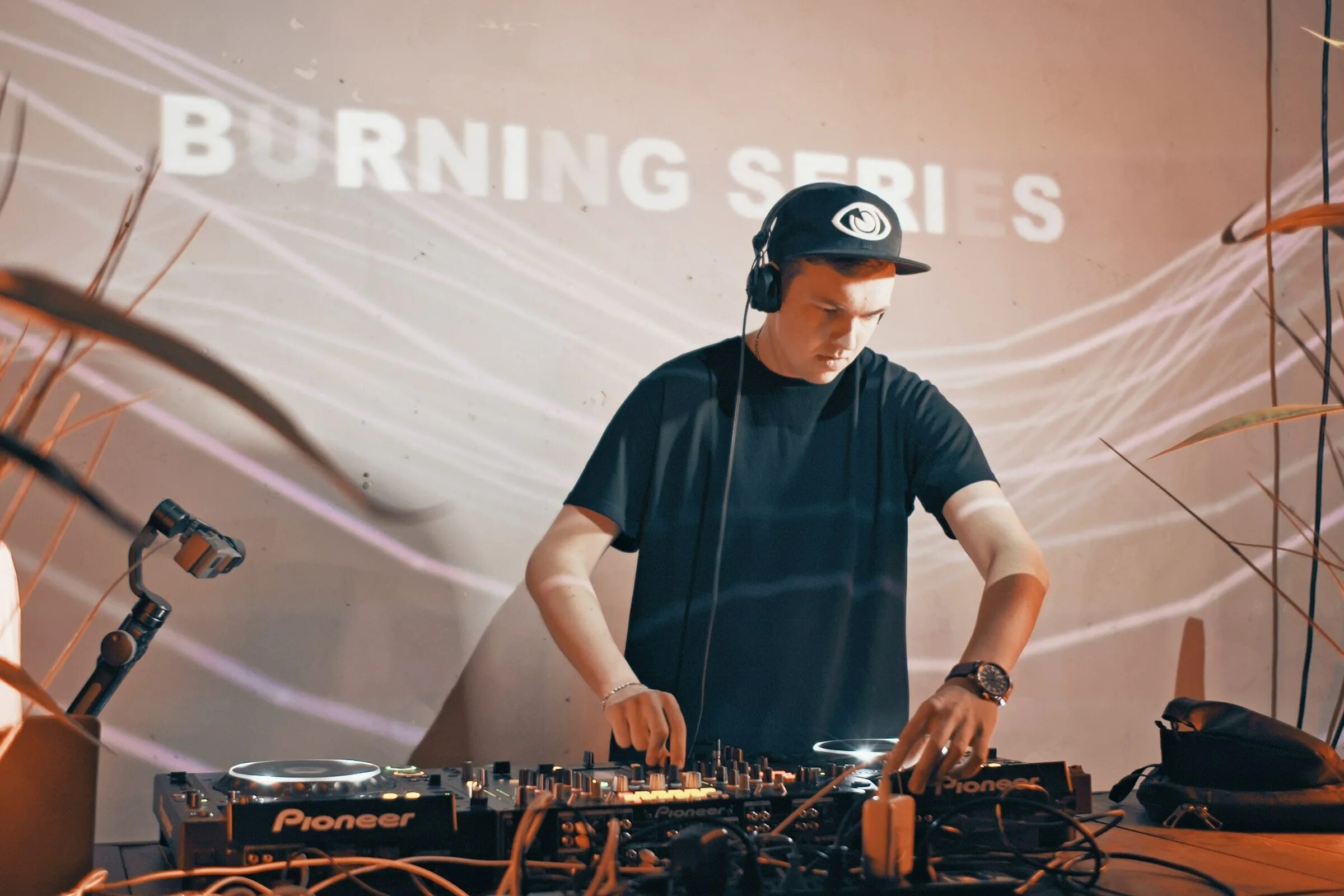 Burning series концерт в москве 16 тонн. «danny в 16 тонн. Occulti music 2020. Burning series. Burning series.