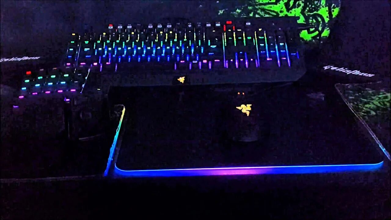 Xynth audio chroma. Chroma Studio Razer подсветка пресеты. Razer звуковой пульт. Светодиодные индикаторы Razer. Райзер на сцене это.