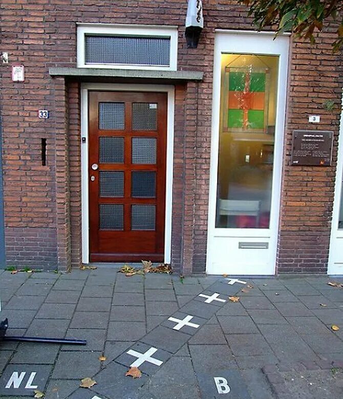 граница бельгии и нидерландов в барле. граница бельгии и нидерландов кафе. барле нассау и барле хертог. граница между бельгией и нидерландами. барле хертог граница.