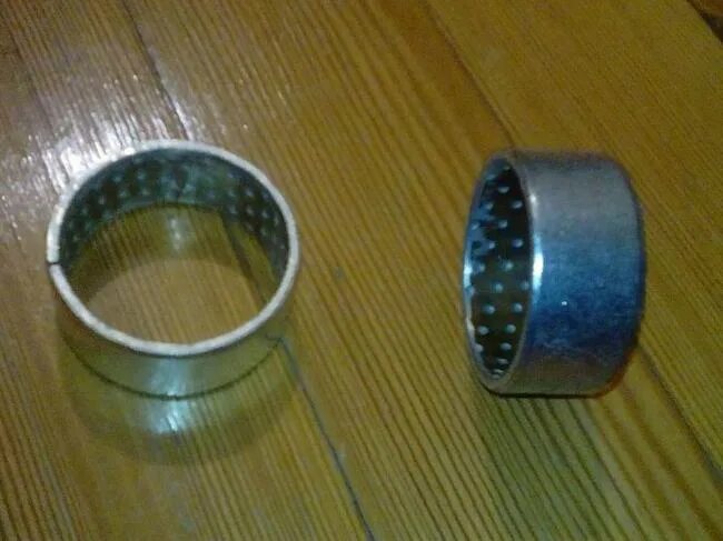 40-3001022 втулка оси качания. Сайлентблоки моста гранд чероки 1997. Втулка цапфы уаз 69-2304083. Втулка переднего моста мтз 1523. Втулки переднего моста терекс 970.