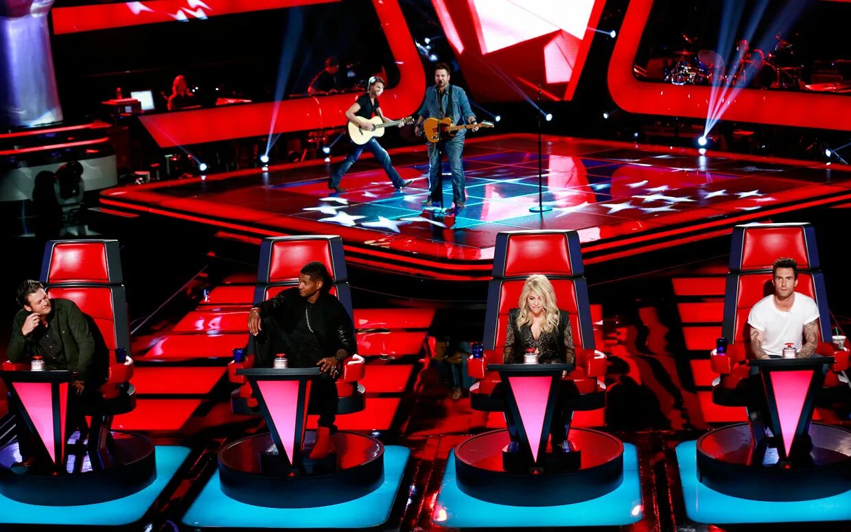 Plazmo voice. The voice blind auditions жюри. сцена телешоу the voice. передача the voice сша. мужчины жюри шоу the voice.