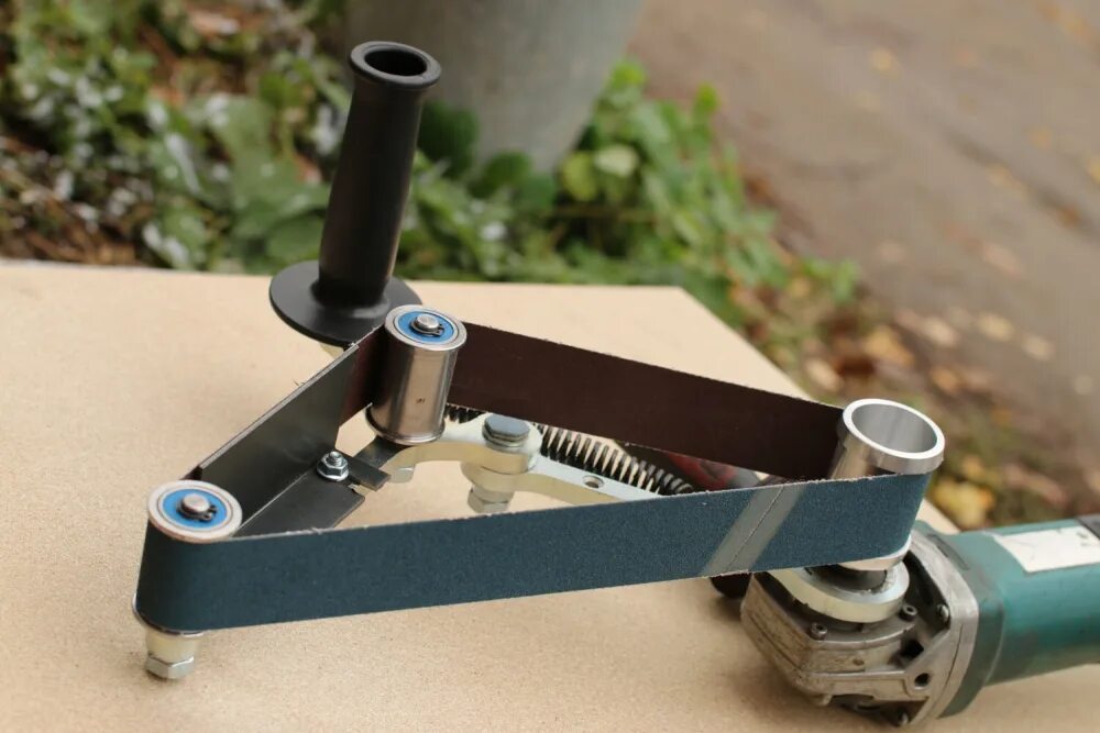 Ленточный гриндер для ушм. Насадка на ушм гриндер №16. Насадка гриндер ленточный. Гриндер для труб насадка на ушм болгарку 115-125 мм. Насадка гриндер ленточный.