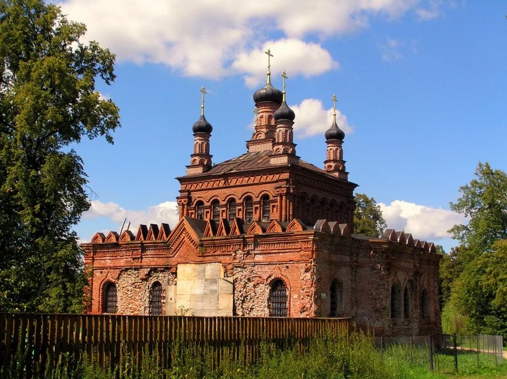 Деревня дмитровское. Храм в Кикино Дмитровского района. Церковь Покрова Пресвятой Богородицы в Кикино. Деревня Кикино Дмитровский район. Покровский храм (1909) дер.Кикино.