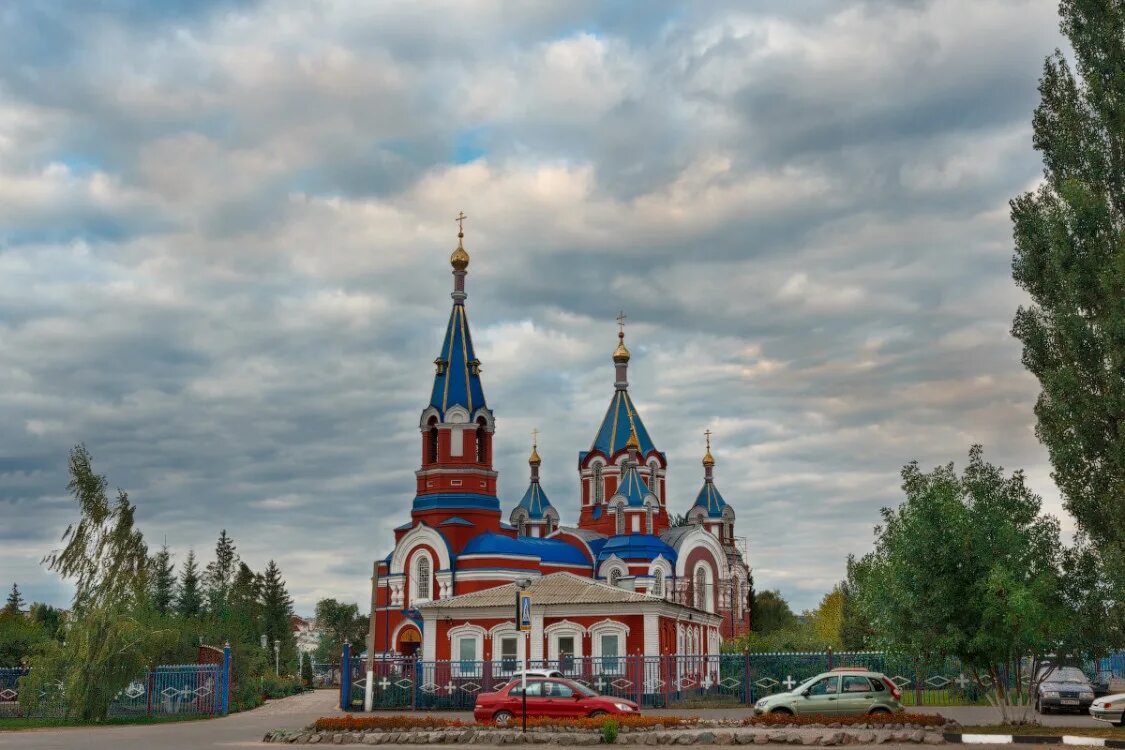 Белгородская область г алексеевский. Алексеевка Белгородская область храм Невского. Церковь города Алексеевки Белгородской области.