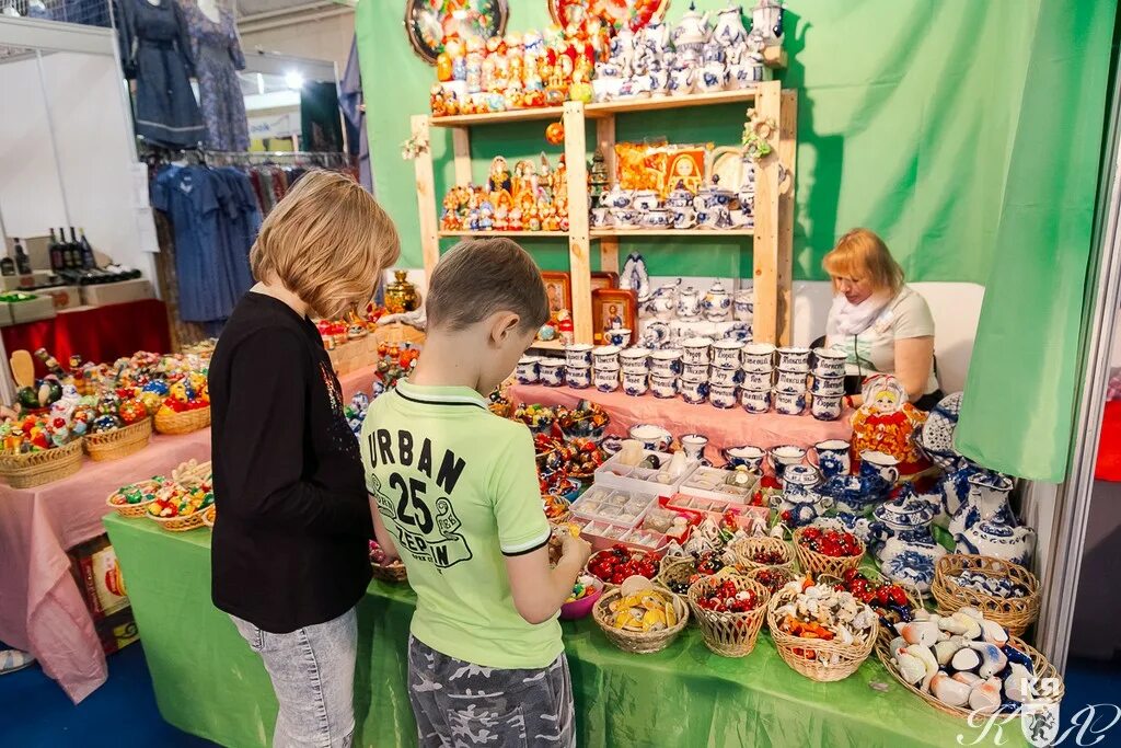 Продовольственный базар. Ярмарка красноярск. Рождественская ярмарка красноярск мвдц сибирь. Краевая ярмарка свежих продуктов. Ярмарка продуктов.