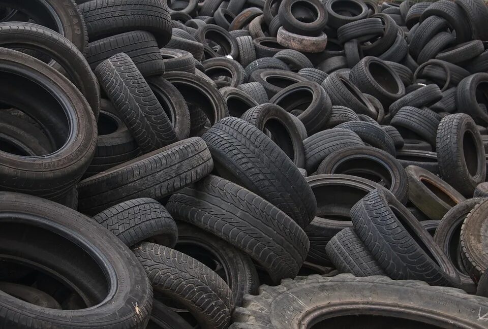 Tires recycling. Утилизация покрышек. Автопокрышки грузовые. Утилизация шин и покрышек. Завод по переработке резины.