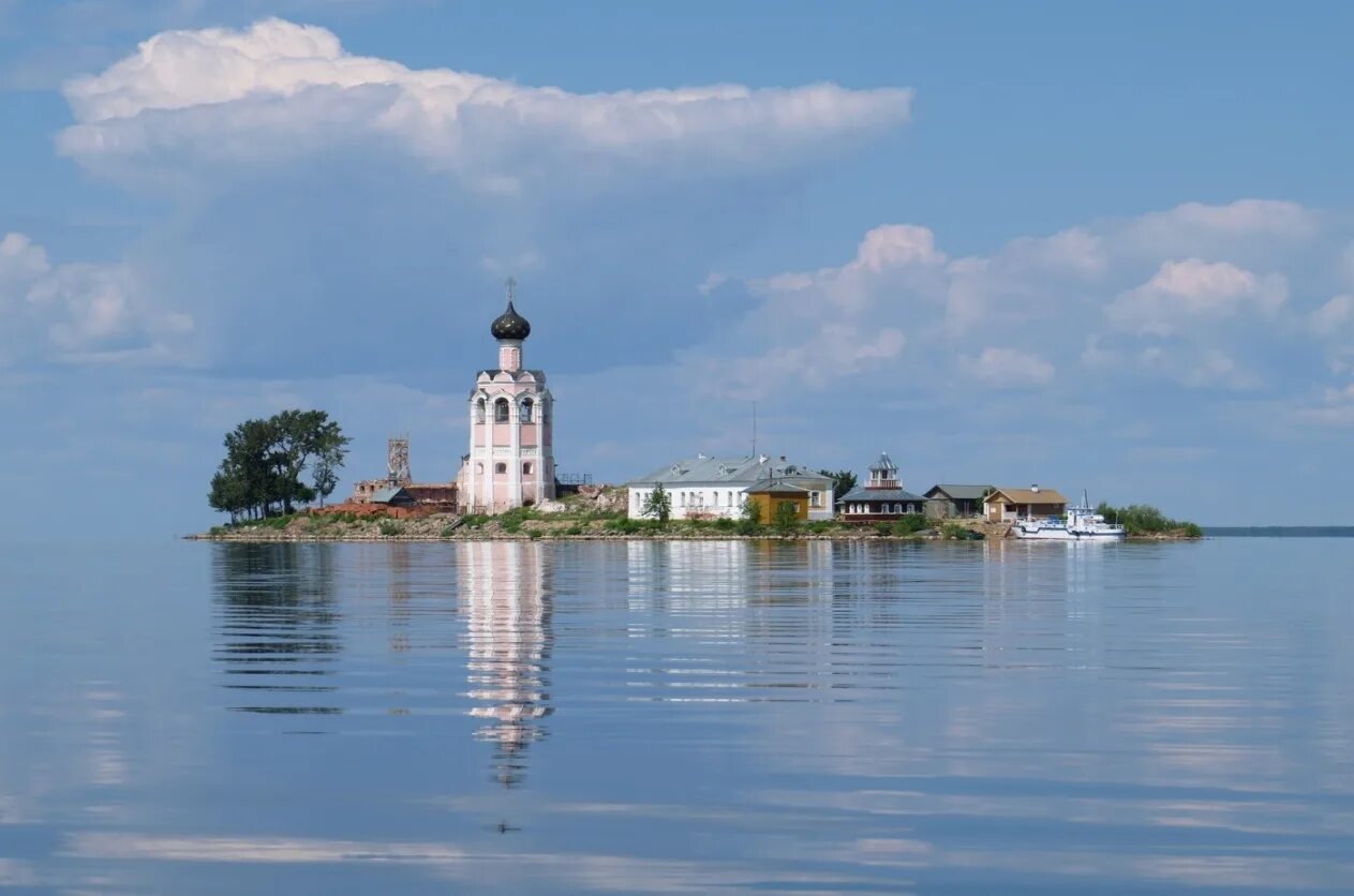 Рп5 кубенское. Кубенское озеро. Кубенское Церковь. Озеро Кубенское Коноша. Спасо-каменный монастырь на Кубенском озере.