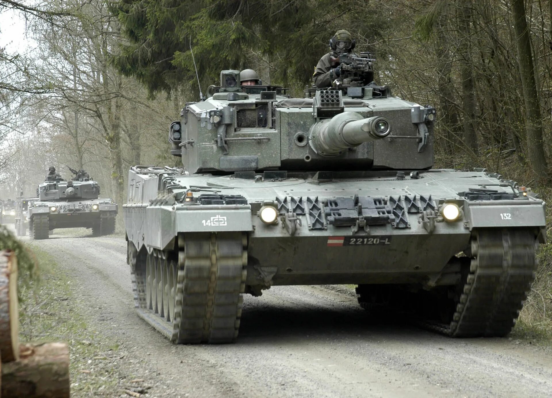 Leopard 2 4. Танк леопард 2а4. Танки leopard 2a4. Танки leopard 2a6. Танк леопард 2а4.