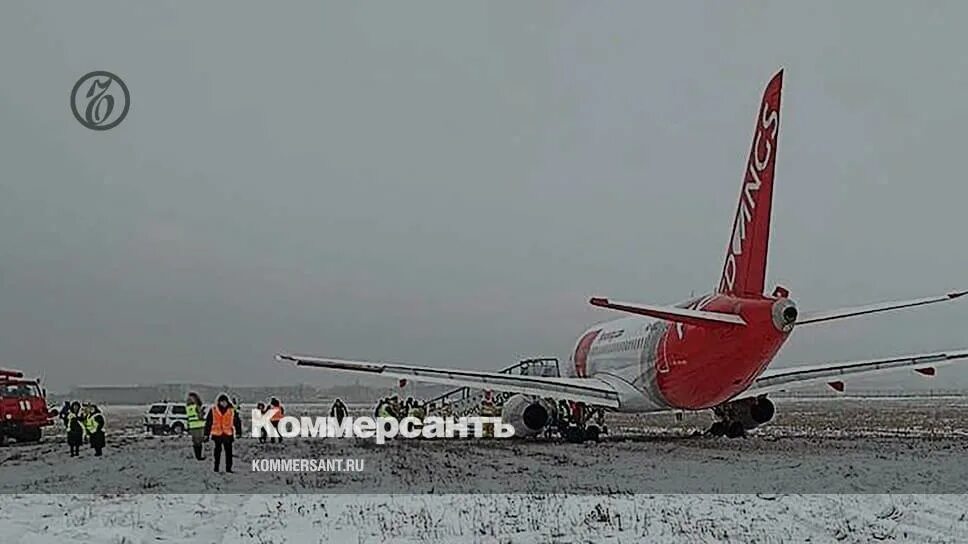 Самолет в саранске выкатился за пределы полосы. Самолет red wings выкатился. red wings самолет выкатился за пределы полосы. суперджет выкатился за полосу. самолет выкатился на киевское шоссе 2016.
