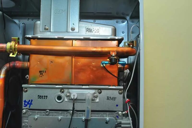 Ошибки котлов rinnai. Газовый котел rinnai rb 207 rmf. котел rinnai br 206. rinnai горелка газовая для котла. горелка котла риннай.