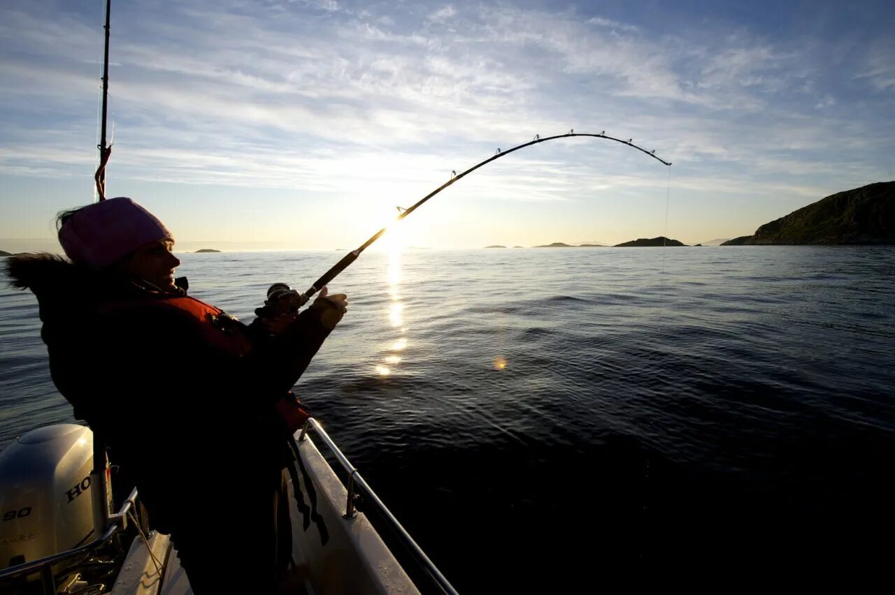 Рыбаки баренцево море. Лодка для баренцева моря. Судак балтийский морской. Рыбаки белого моря. Рыбаки белого моря.