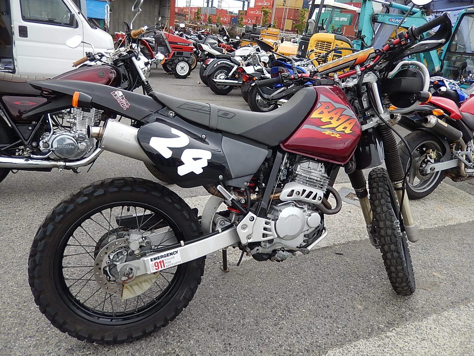 Купить мотоцикл из японии во владивостоке. Хонда эндуро XR 250. Honda XR 250 Baja. Honda 250 эндуро. Honda 250 Enduro.