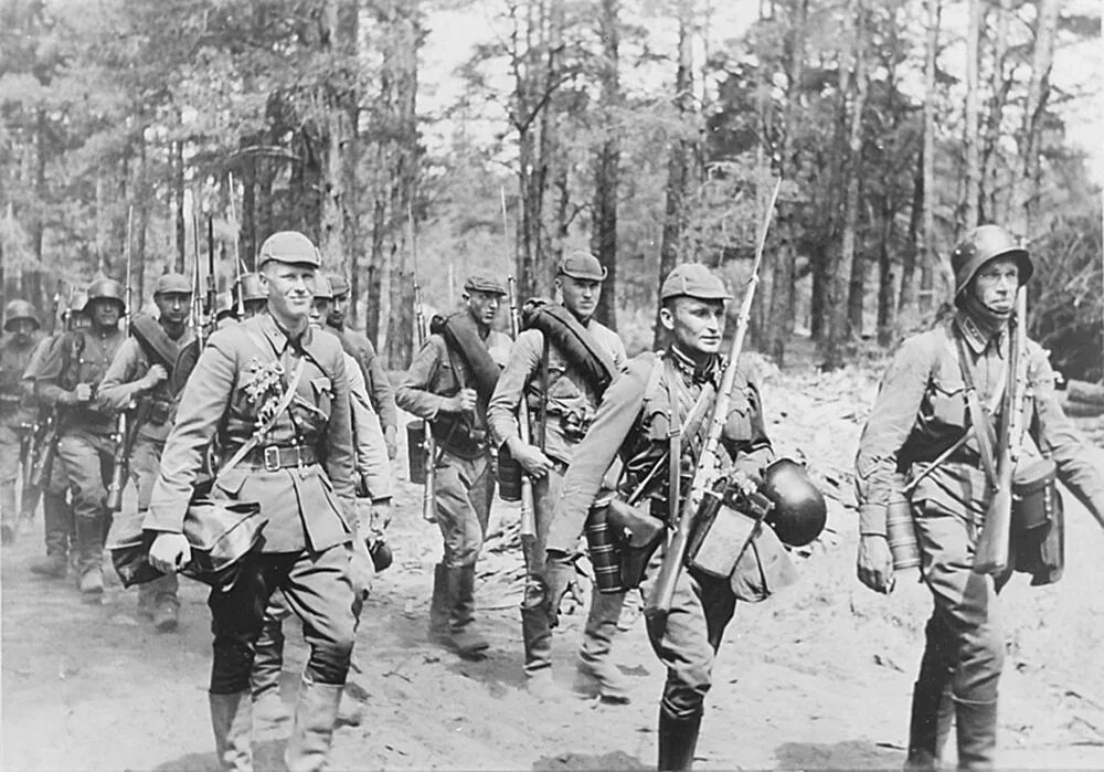 Вермахт партизаны. Литовские отряды сс. отряд немцев. отряд вермахта. отряд фашистов.