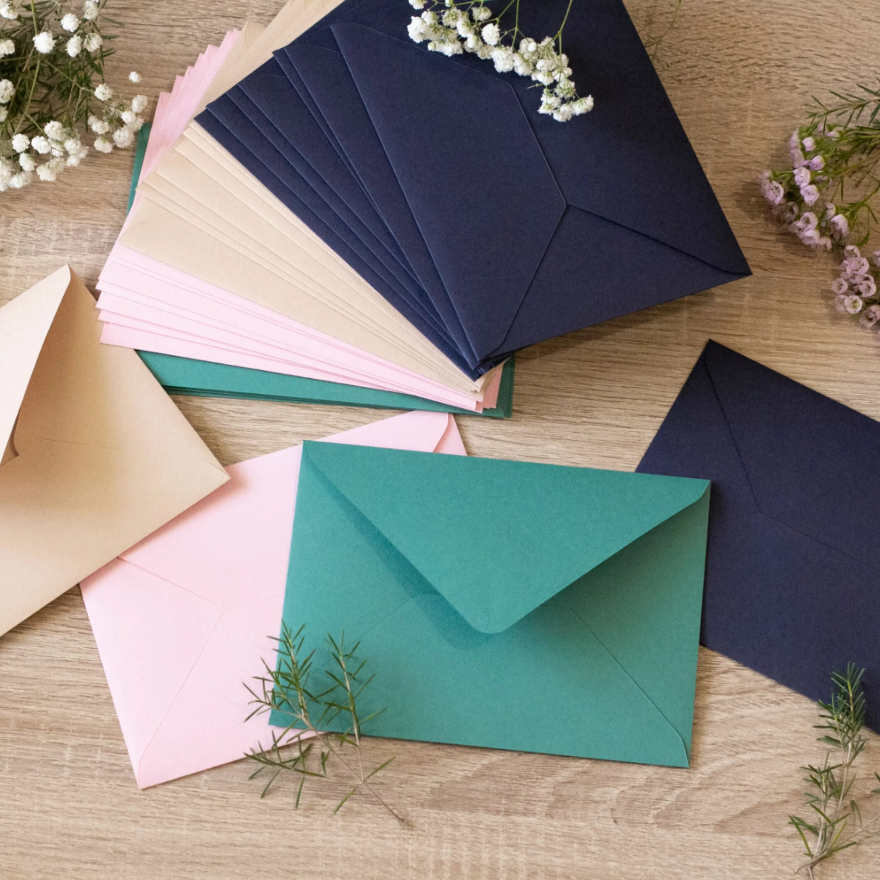 Бумажный конверт. Дизайнерские конверты. Цветные конверты. Конверт бумажный цветной.