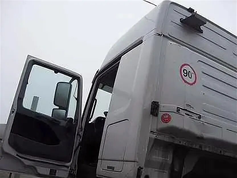 Купить кабину актрос. Actros mp3 кабина. Кабина Актрос мп3. Ветровик боковой высокая кабина Актрос.