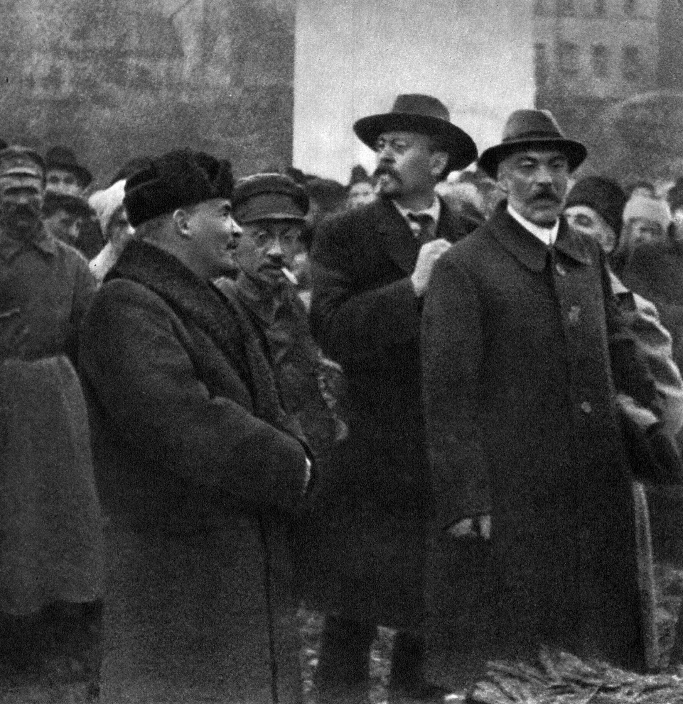 Ленин в 1918 году 1939 года. Ленин на красной площади 1918. «Ленин в 1918 году» м. Ромма. Свердлов Ленин Смидович.