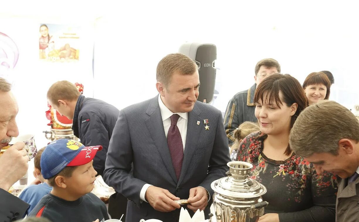 Огород урожай. Фрукты с огорода. Урожай тула. Яблоки сбор урожая в краснодарском крае. Урожай тула.