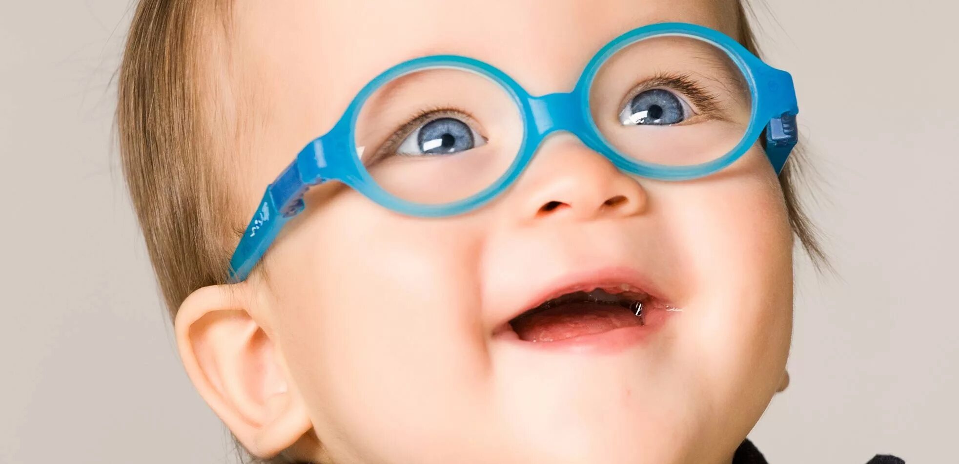 Нарушение зрения в 3. Дети с нарушением зрения. Очки для косоглазия детские. Очки с глазами. Детские очки для зрения.