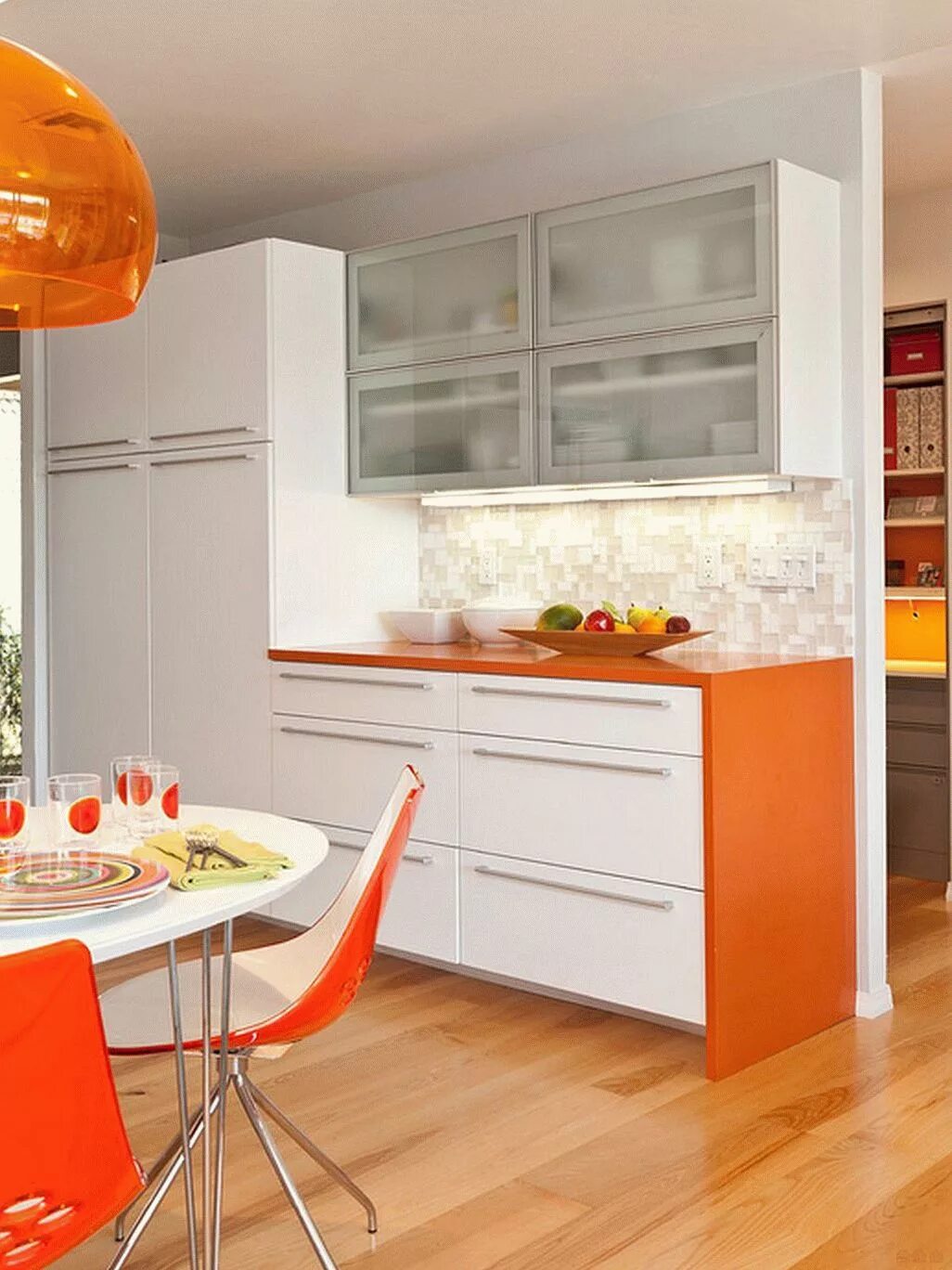 Фруктовая кухня. Кухни оранжевого цвета. Оранжевая кухня в интерьере. Оранжевые стены на кухне. Оранжевый цвет в интерьере кухни.