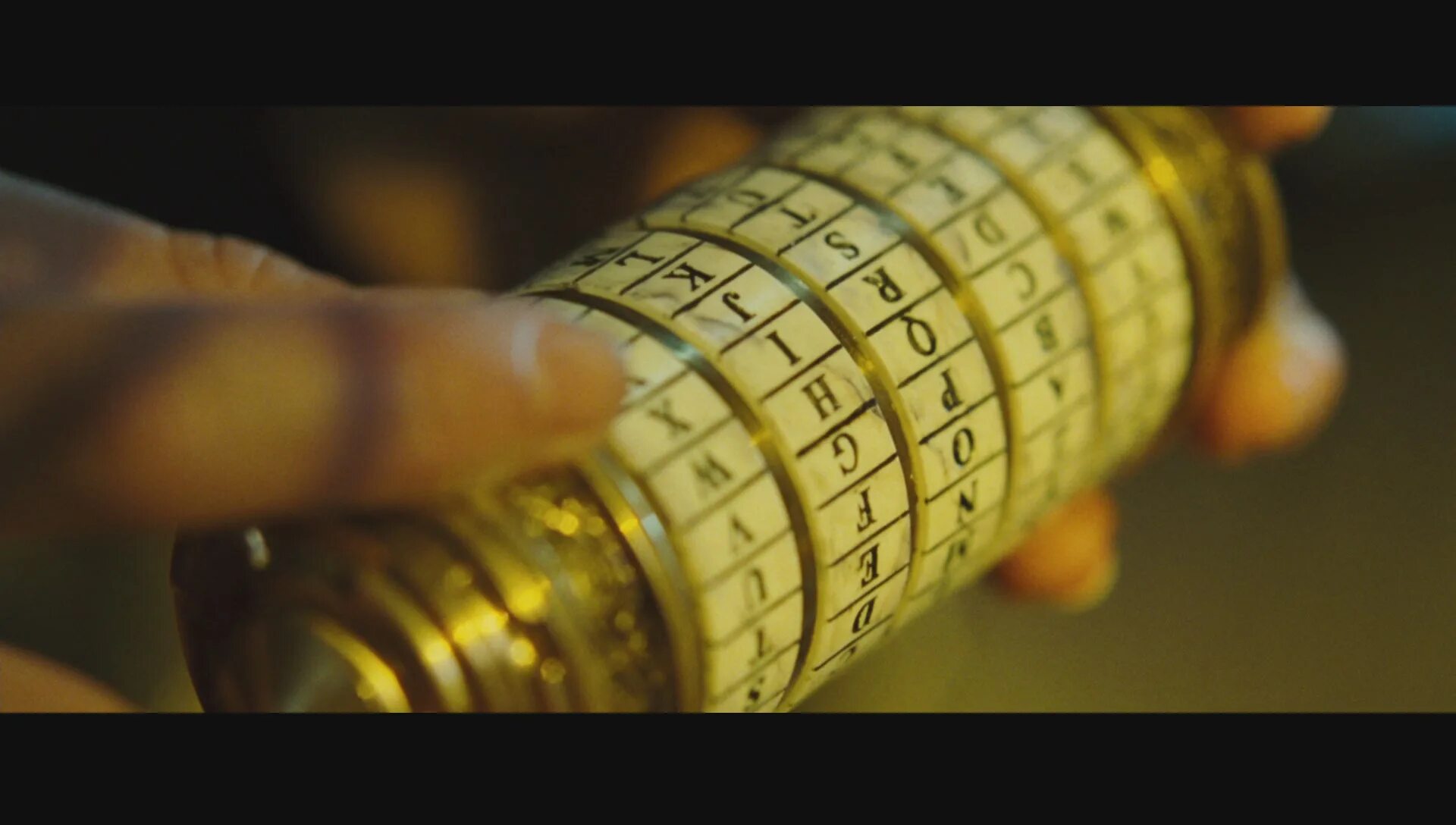 Код да винчи снимали. Криптекс код да винчи 2006. код да винчи атбаш. код да винчи шифр фильм. криптекс леонардо да винчи.