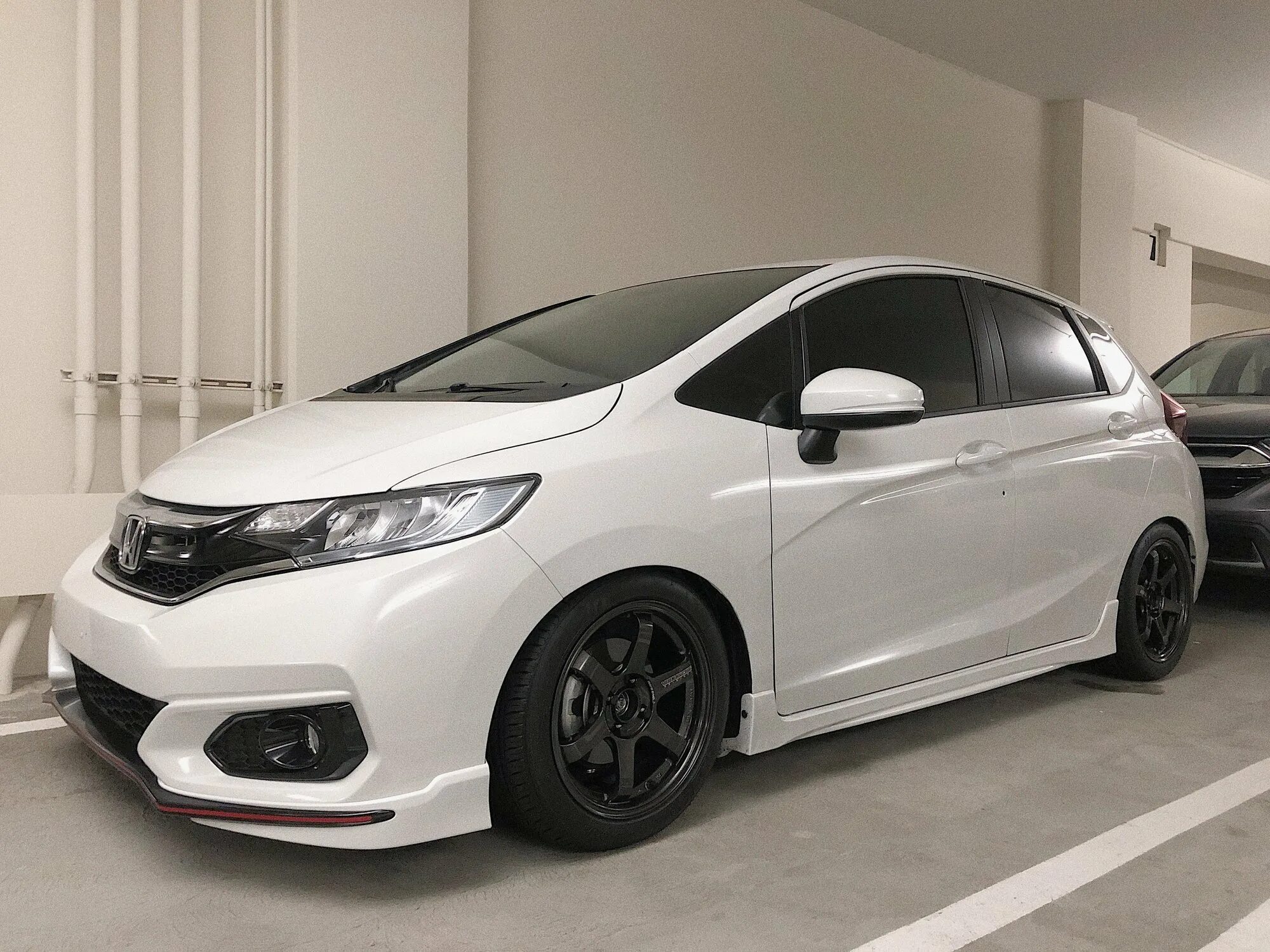 Honda gk. Honda Fit gk5. Хонда фит РС 2014. Honda Fit te37. Honda Fit gk3 l White Pearl Mugen.