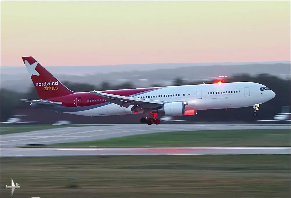 767 nordwind. Ютэйр авиабилеты. Северный ветер nordwind airlines самолеты. Авиабилеты калининград. А320 норд винд.