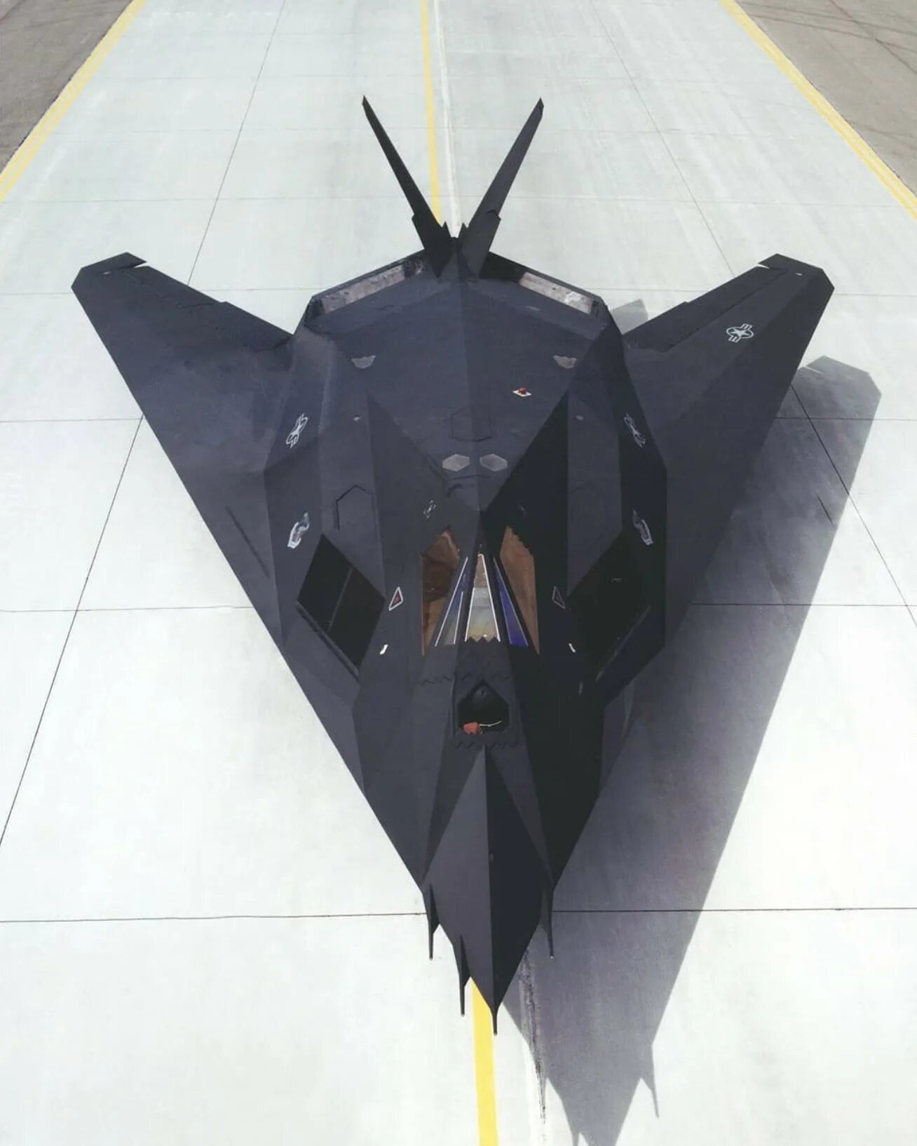 Истребитель стелс. Ф 117 стелс. F-117 Nighthawk. Стелс-бомбардировщик f-117. Самолёт f 117 Nighthawk.