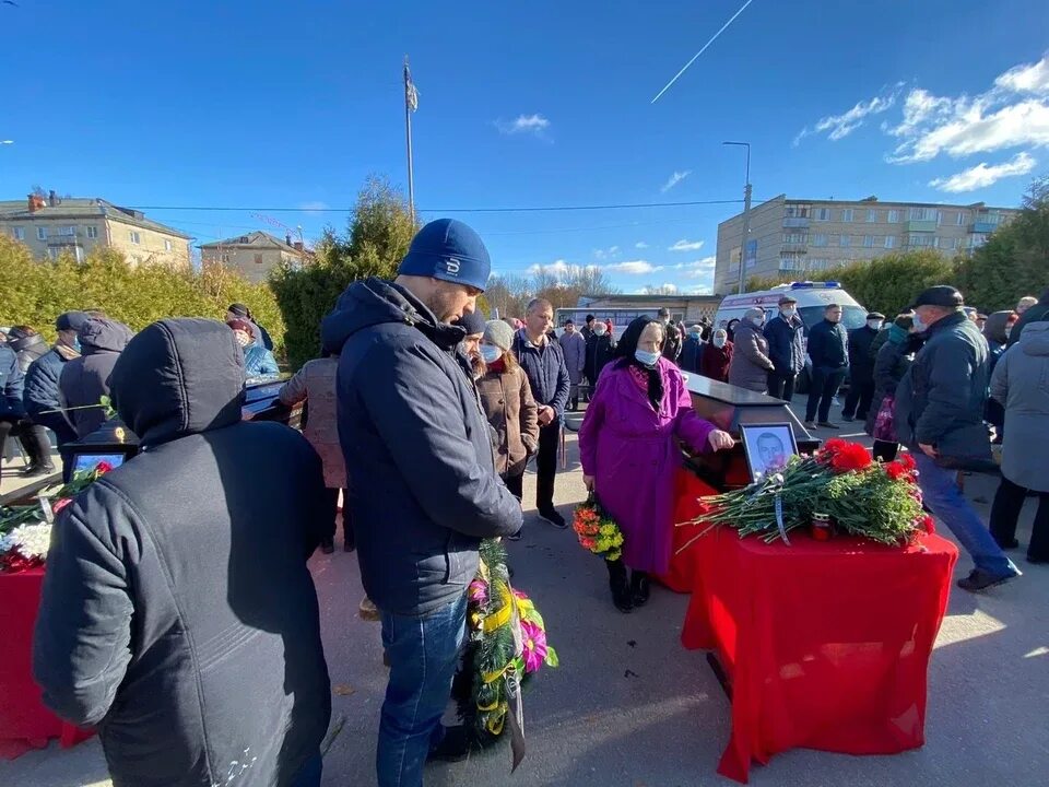 Прощание с погибшими в Ступино. В Рязани простились с погибшими. Прощание в летномгородке. В Рязанской области простились с погибшими при взрыве. Простились с погибшими в крокус