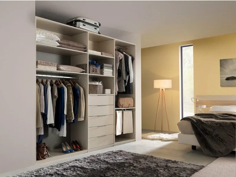Небольшая спальня с гардеробной дизайн фото. Placard