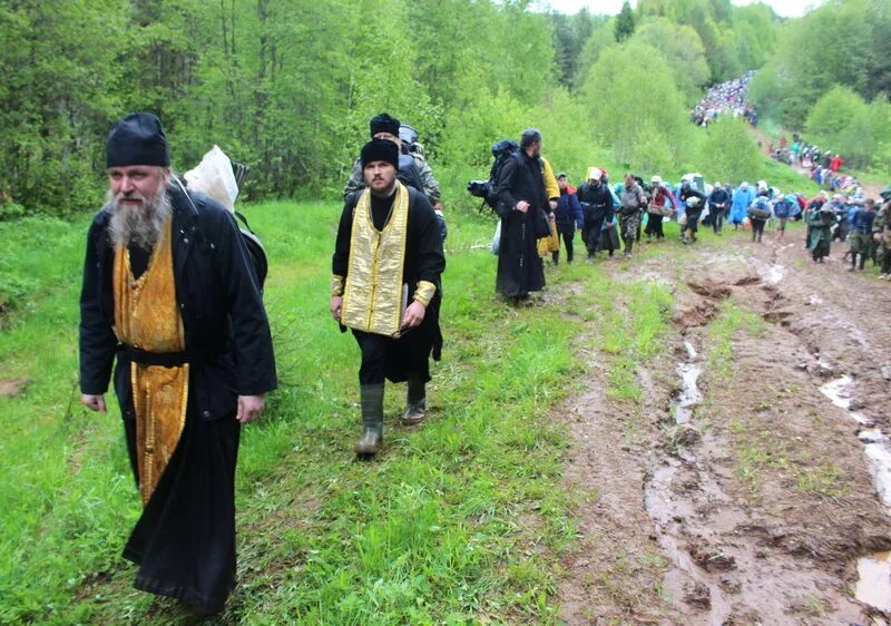 Паломники это кто простыми словами. Псково-печерский монастырь. Паломники это кто простыми словами. Места паломничества. Паломники это простыми словами.