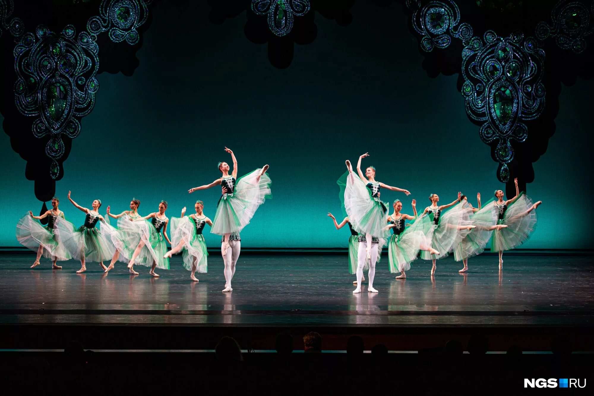 Джордж баланчин драгоценности. Драгоценности балет большой театр. Драгоценности баланчин мариинский. Драгоценности балет большой театр. Балет драгоценности мариинский театр.