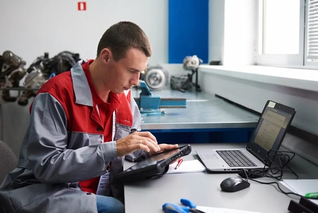 Ищем продавца-администратора. Продавец в сервисный центр. Мужчина рабочий. Продавец в сервисный центр. Продавец.