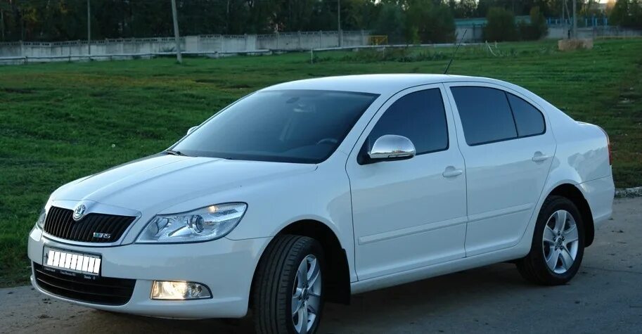 Белая Шкода а5. Skoda Octavia a5 седан. Шкода а5 седан. Куплю шкоду октавию а5 бу