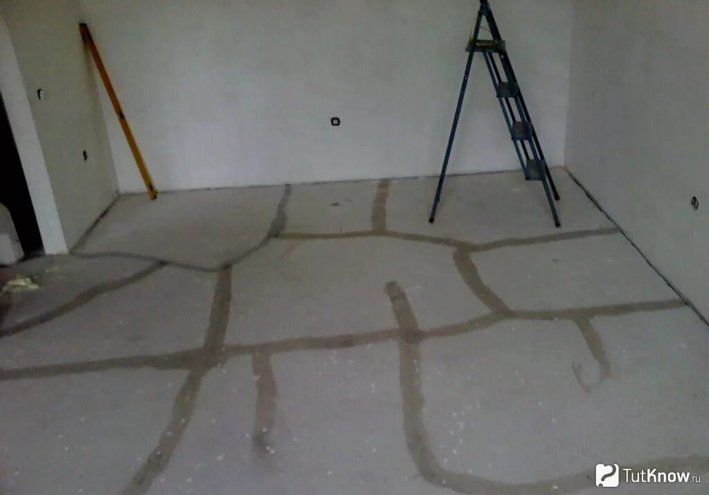 Цементно-Песчаная стяжка пола трещины. Трещины в стяжке. Трещины в бетонной стяжке.