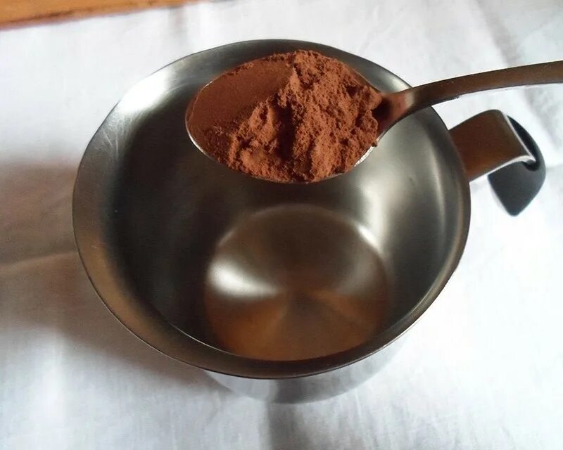 Сколько грамм в ложке какао порошка. Ложка какао. Чайная ложка какао. Столовая ложка какао. Какао чайная ложка грамм.
