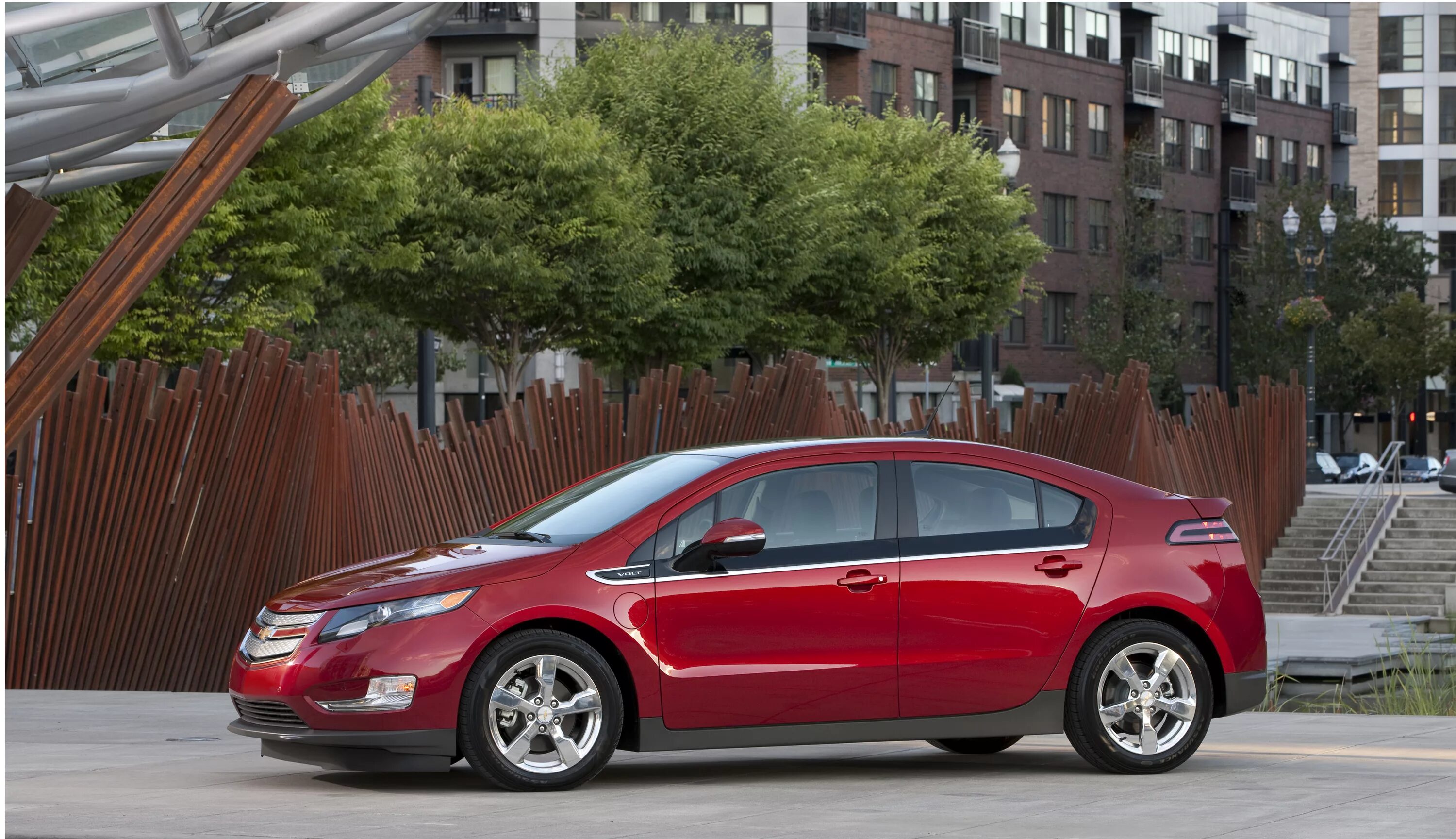 Шевроле гибрид. Шевроле вольт 2. Chevrolet Volt 2011. Chevrolet Volt 2022. Chevrolet Volt 2013 красный.