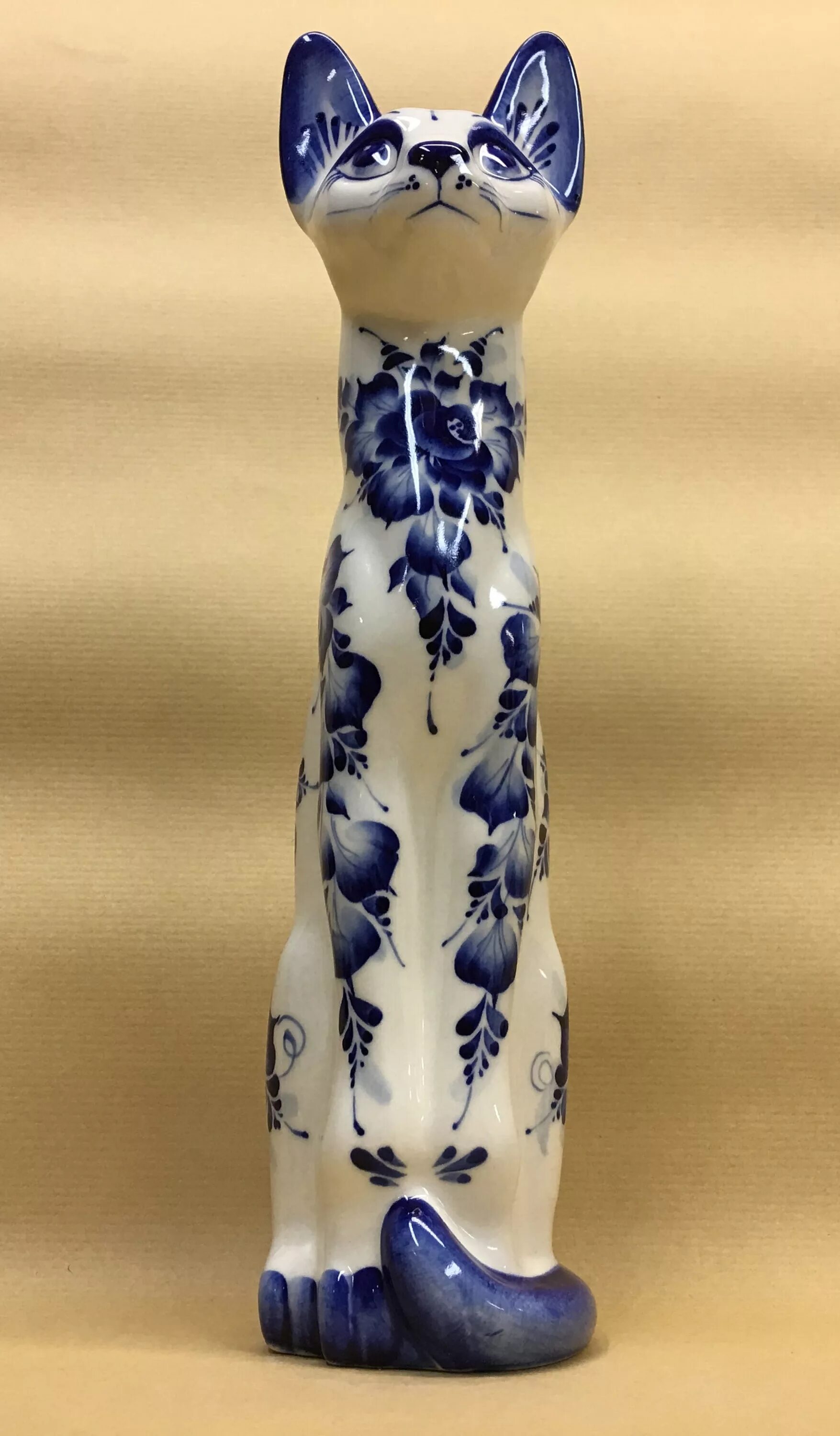кошка фарфор. сувенир "кошка". фарфоровые фигурки кошек. статуэтки котов. фарфоровая кошка.